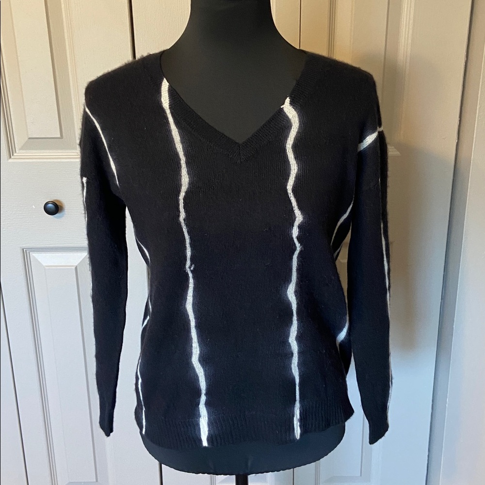 Zoe Couture Black Cashmere Sweater Women's Size X-Small V-Neck Quiet Luxury